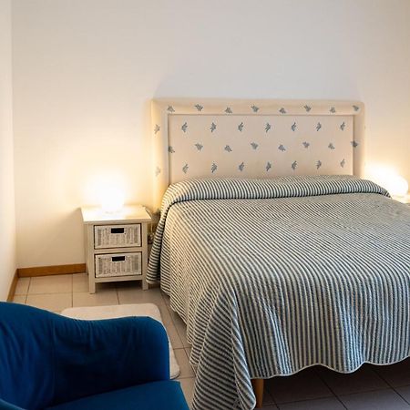 Elegant Apartment In Residence With Pool Acireale Buitenkant foto