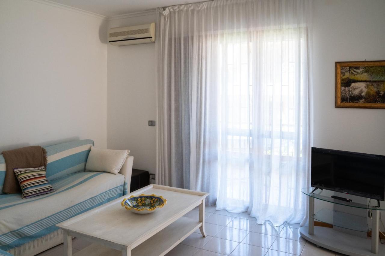Elegant Apartment In Residence With Pool Acireale Buitenkant foto
